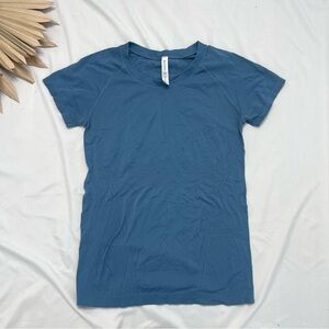 Athleta Momentum Seamless Blue Short Sleeve Gym Workout Shirt Tee Size Small